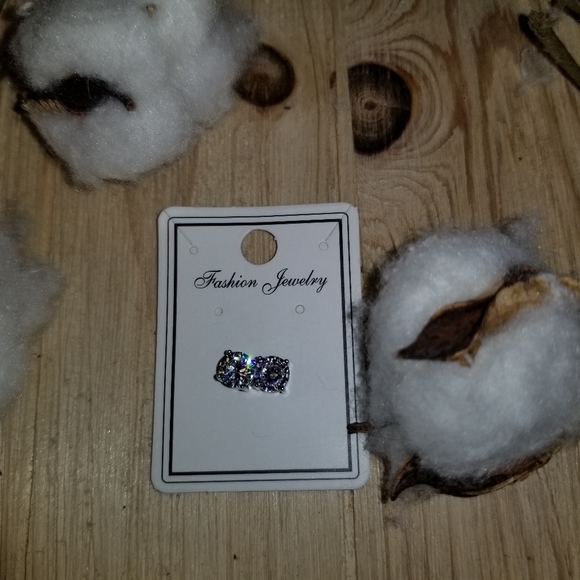 Super Shiny and Beautiful CZ Round Magnetic studs - Picture 8 of 11